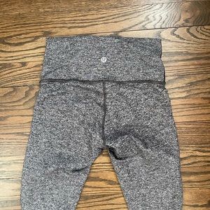 Lululemon size 4 25” align lightly worn